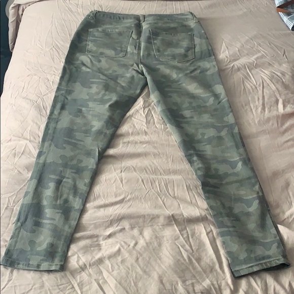 Camo Jegging - Picture 2 of 3